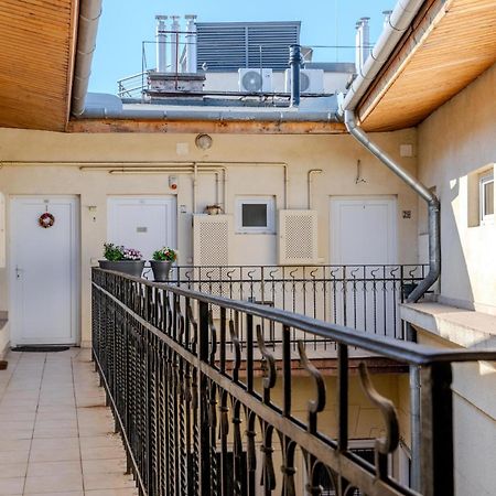 Cozy Flat In The Heart Of Buda Budapest Exterior foto
