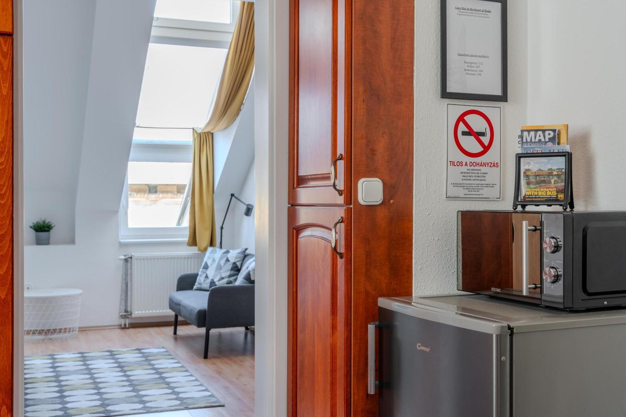 Cozy Flat In The Heart Of Buda Budapest Exterior foto